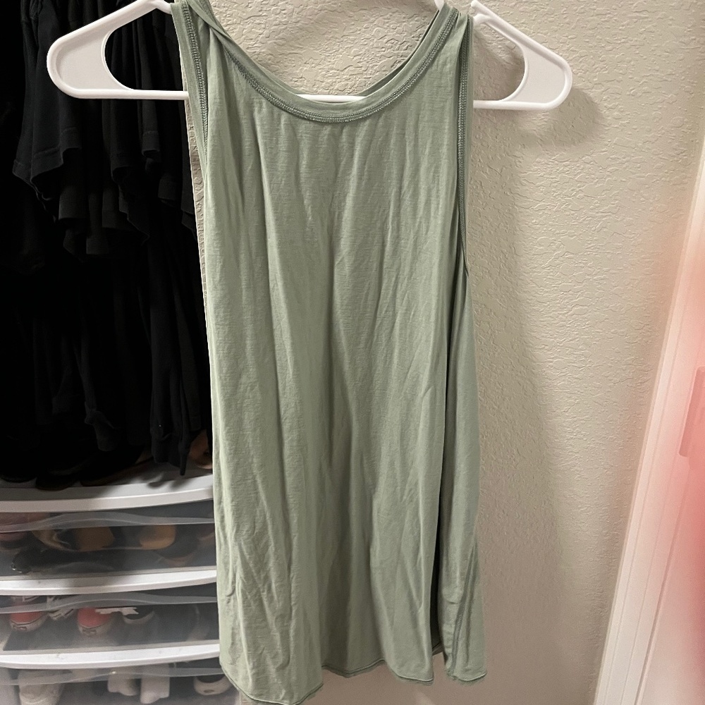 Lululemon tank